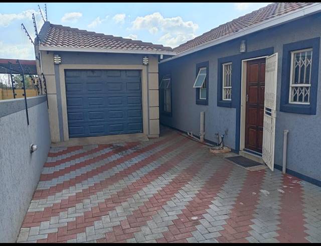 3 BEDROOM HOUSE FOR SALE IN THE ORCHARDS